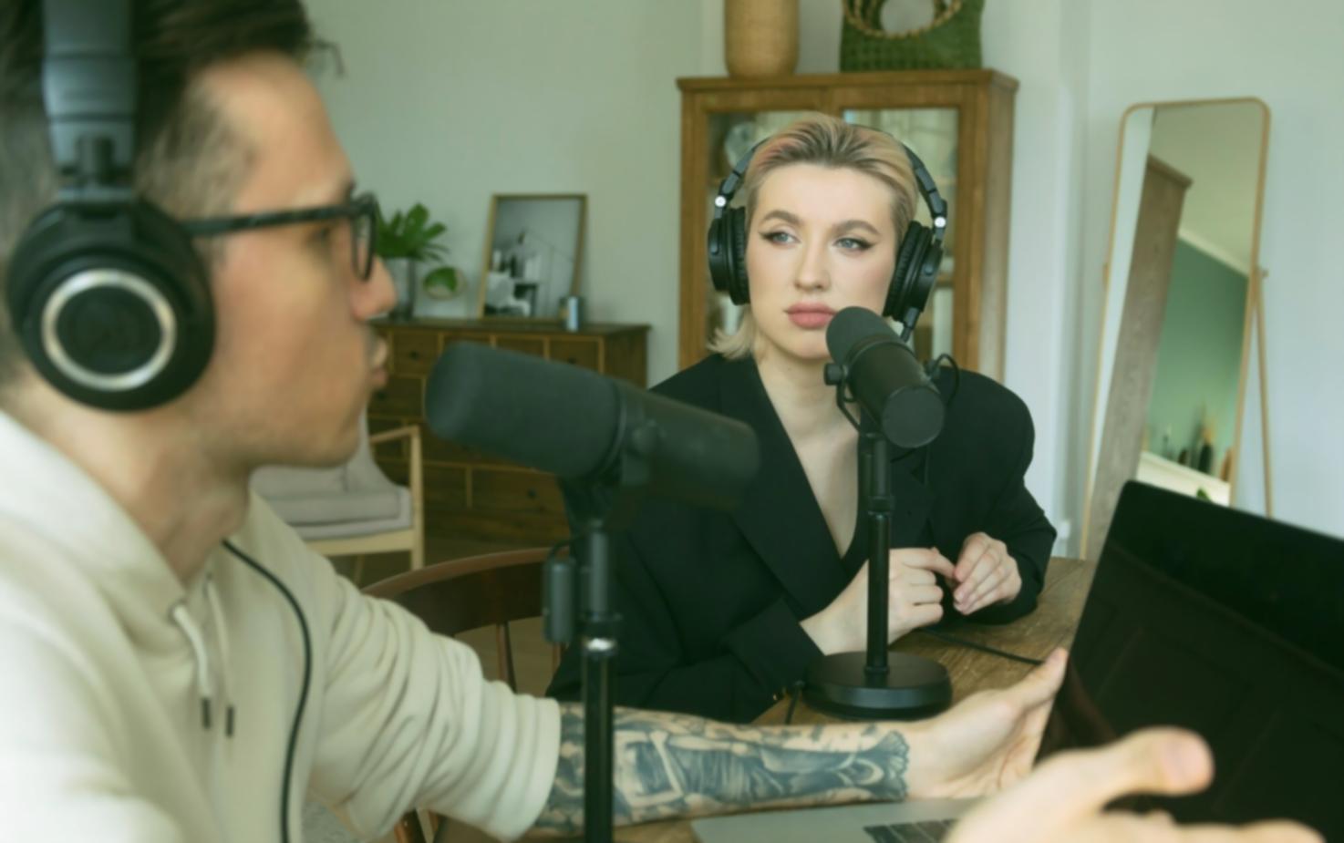 Актори під час тренування з фізичного театру